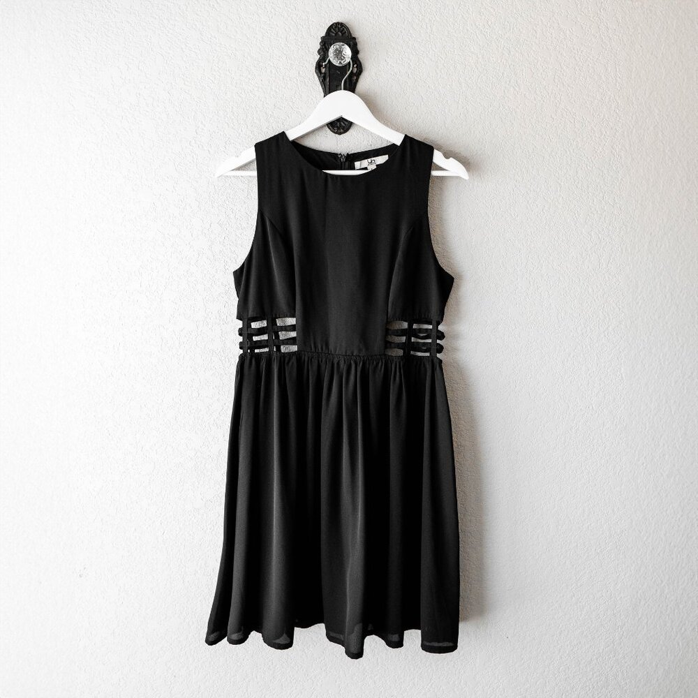 Ya Los Angeles Black Sleeveless Dress Sz Large Cutout Waist, Fit & Flare, LBD